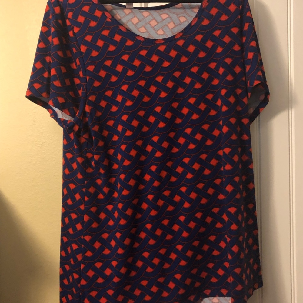 LuLaRoe Classic-T. Beautiful print.